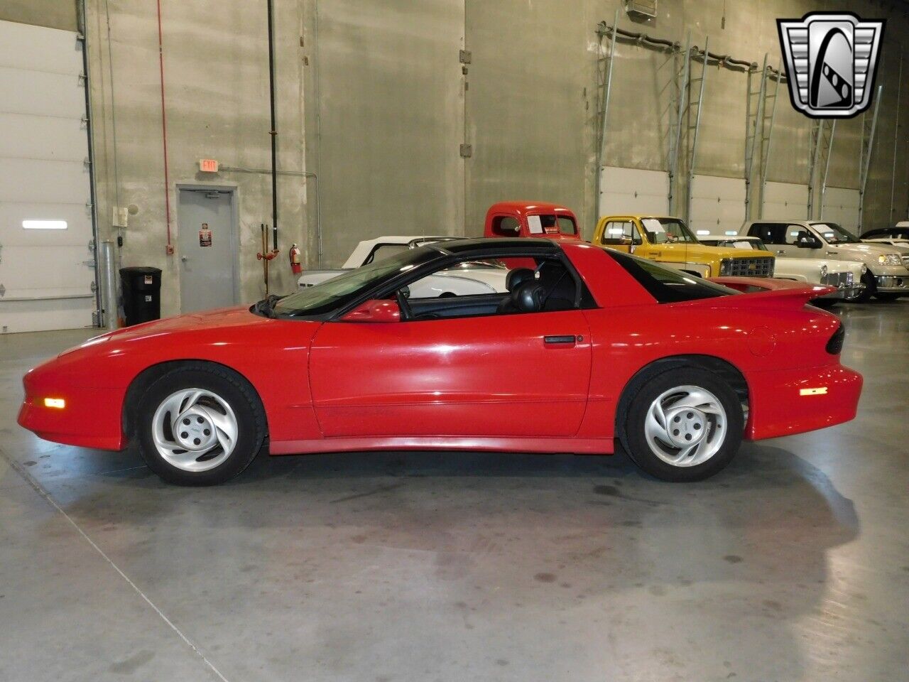 Pontiac-Firebird-Coupe-1993-Red-Gray-39498-2