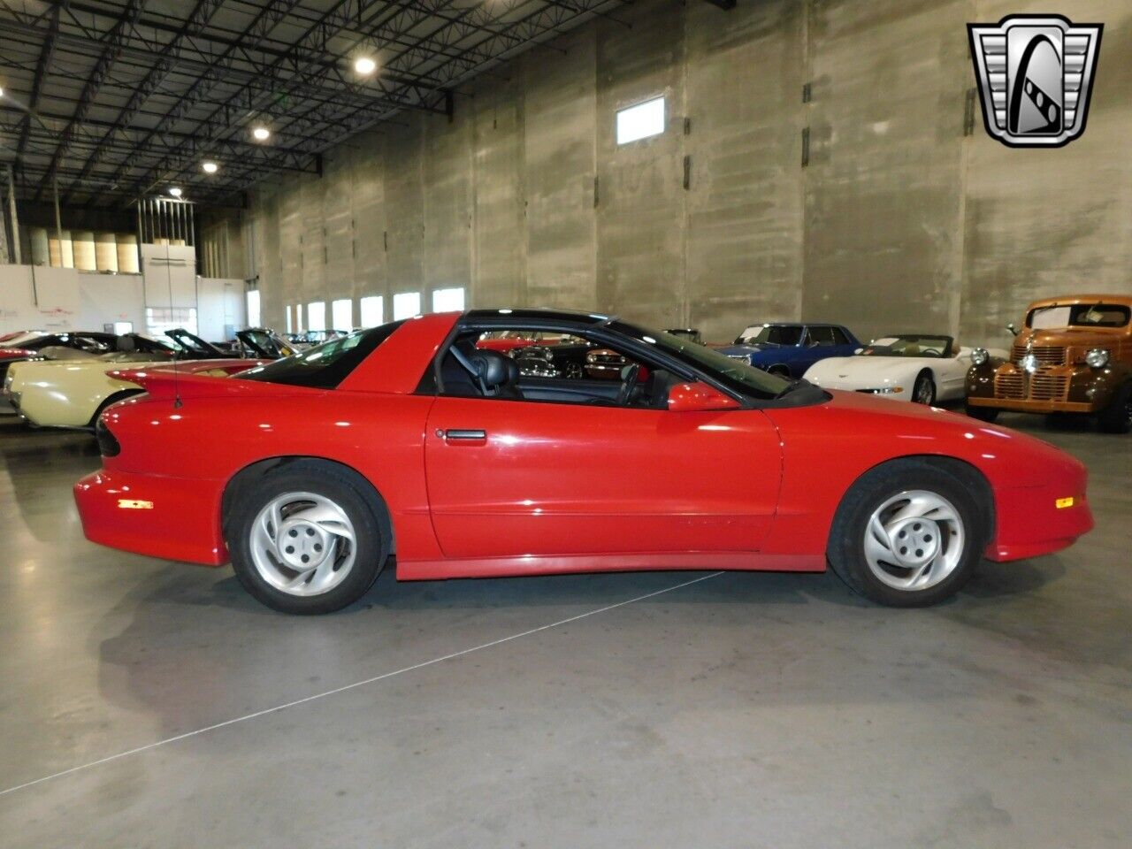 Pontiac-Firebird-Coupe-1993-Red-Gray-39498-6