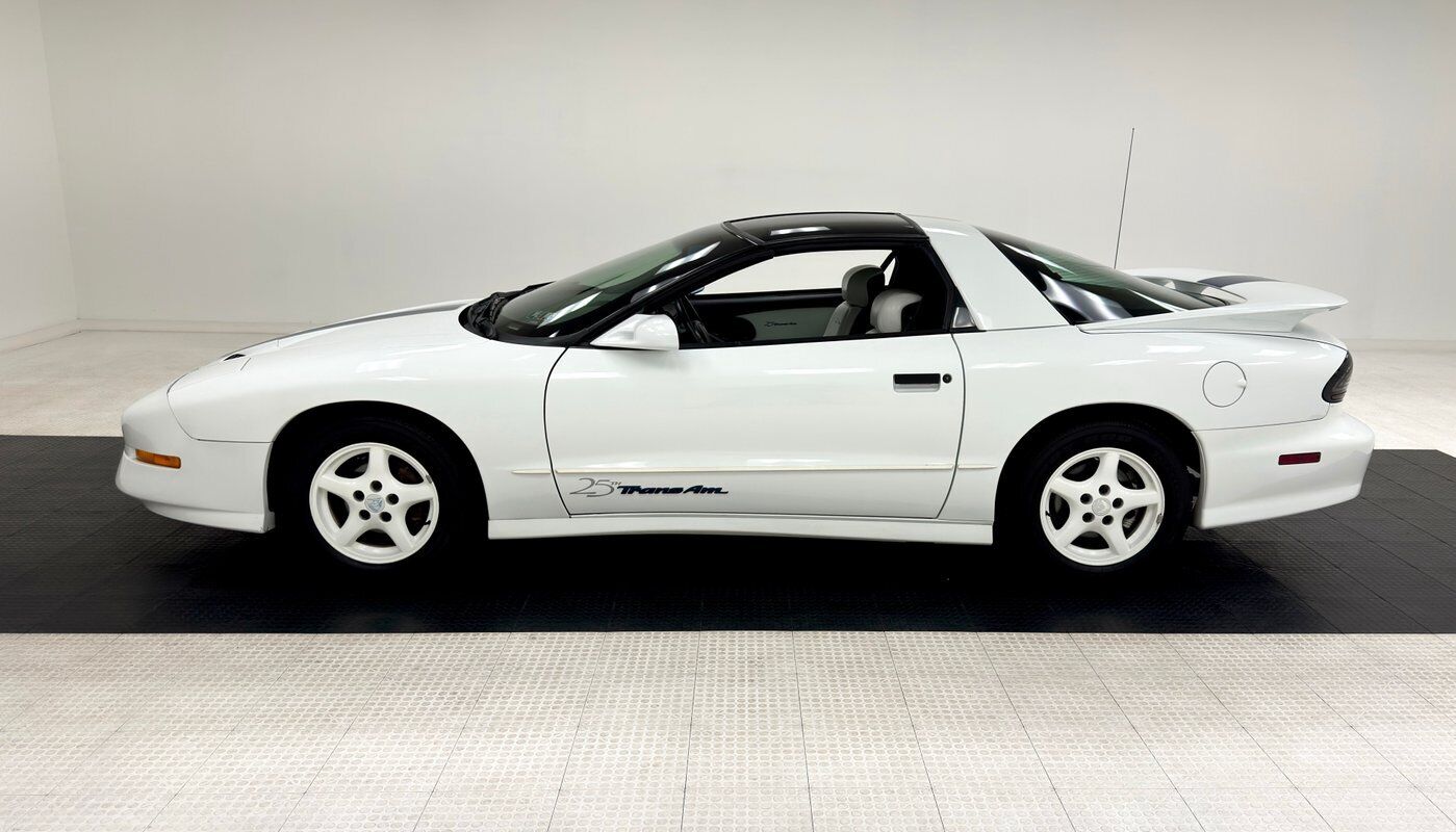 Pontiac-Firebird-Coupe-1994-White-White-105140-1