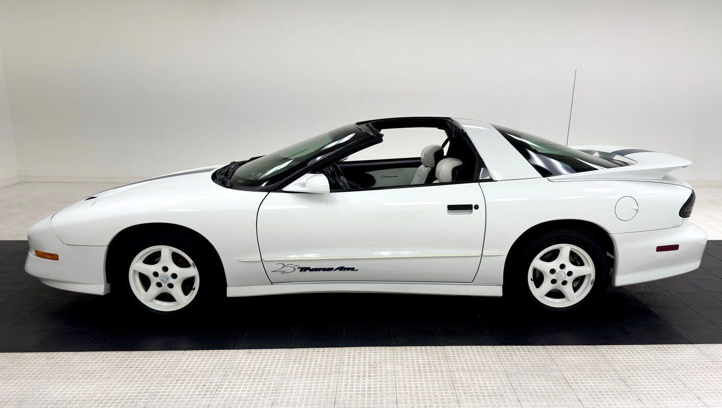 Pontiac-Firebird-Coupe-1994-White-White-105140-2