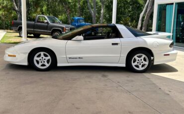 Pontiac-Firebird-Coupe-1995-White-Gray-204567-10