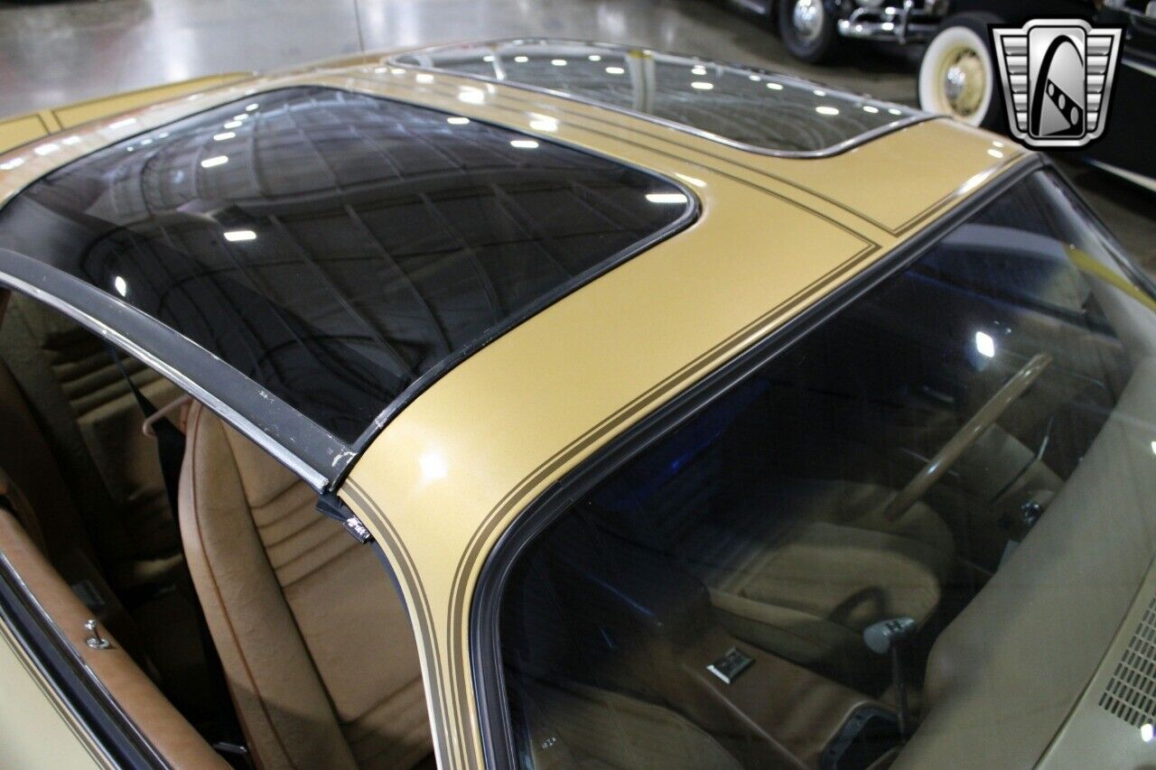 Pontiac-Firebird-Trans-Am-Coupe-1978-Gold-Camel-9645-9