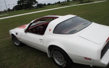 Pontiac-Firebird-transam-1979-157715-1