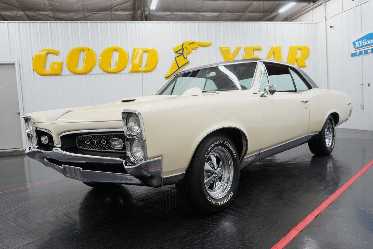 Pontiac-GTO-1967-Cameo-Ivory-Red-91614-1