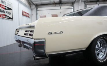 Pontiac-GTO-1967-Cameo-Ivory-Red-91614-13