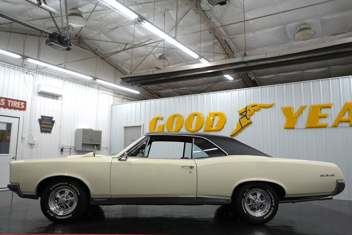 Pontiac-GTO-1967-Cameo-Ivory-Red-91614-5