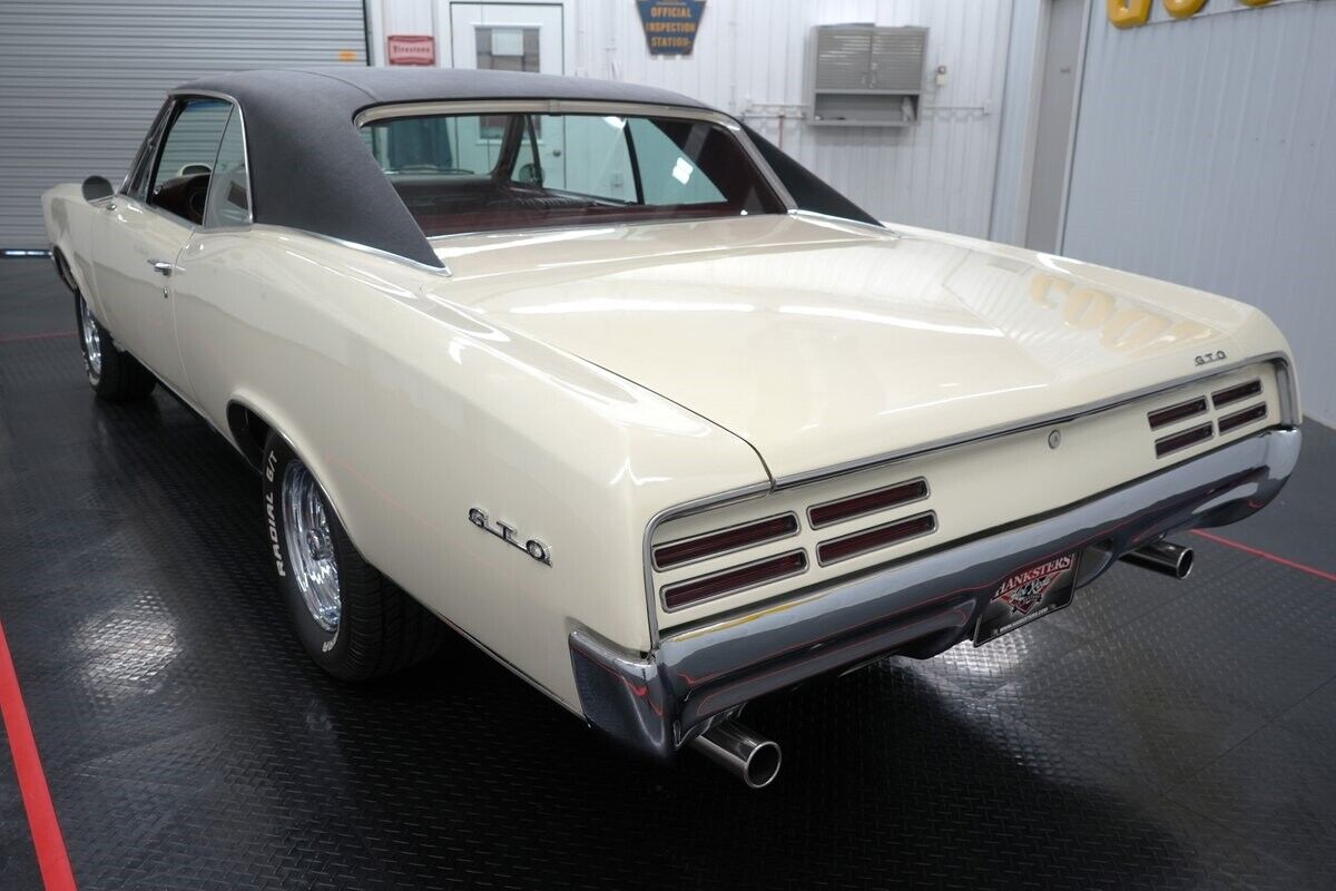 Pontiac-GTO-1967-Cameo-Ivory-Red-91614-6