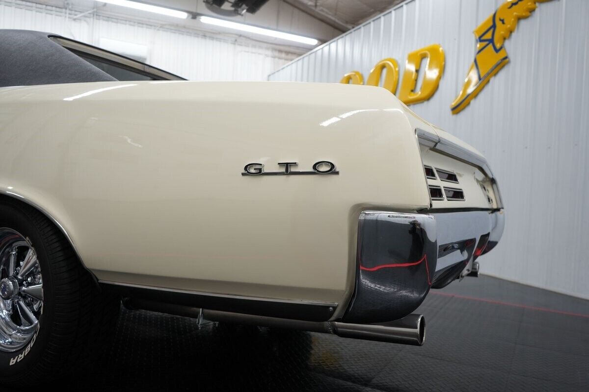 Pontiac-GTO-1967-Cameo-Ivory-Red-91614-8