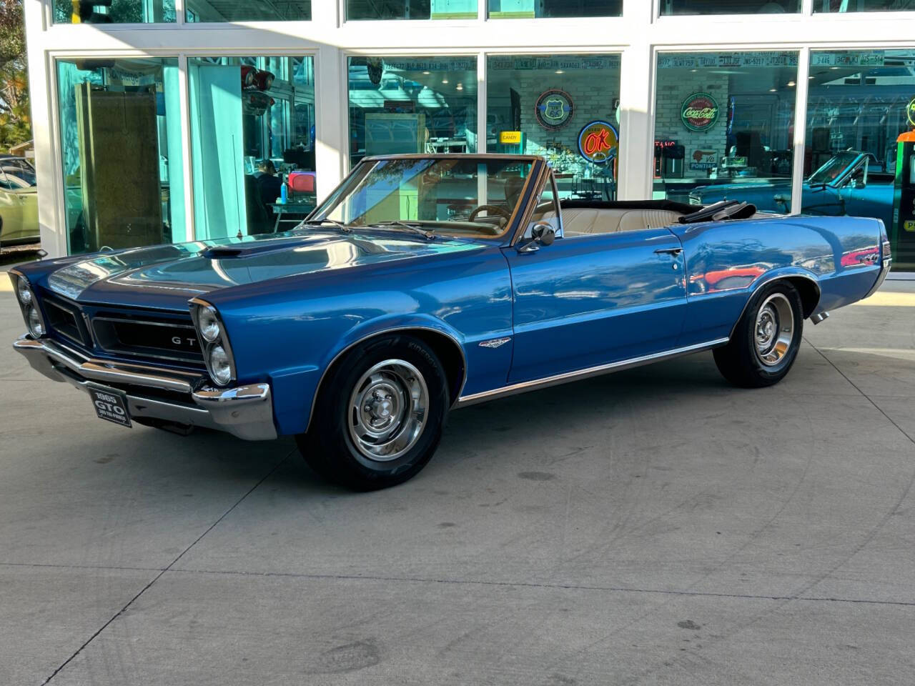 Pontiac-GTO-Cabriolet-1965-Blue-Cream-141925-11