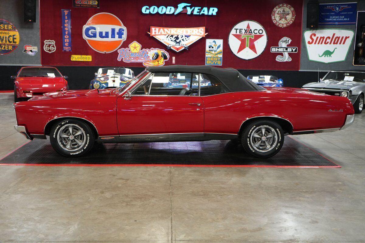 Pontiac-GTO-Convertible-Coupe-1967-Red-Black-0-10