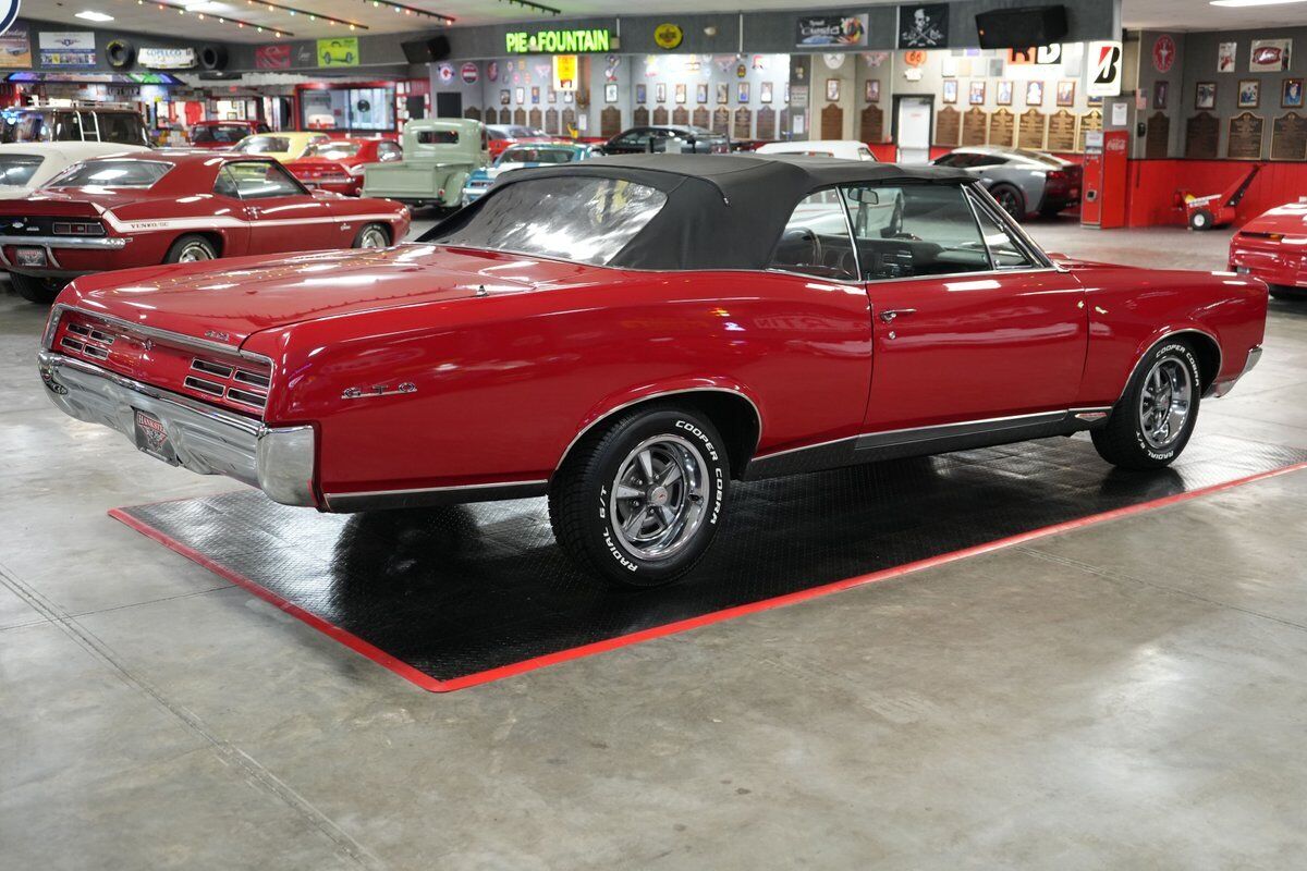 Pontiac-GTO-Convertible-Coupe-1967-Red-Black-0-14