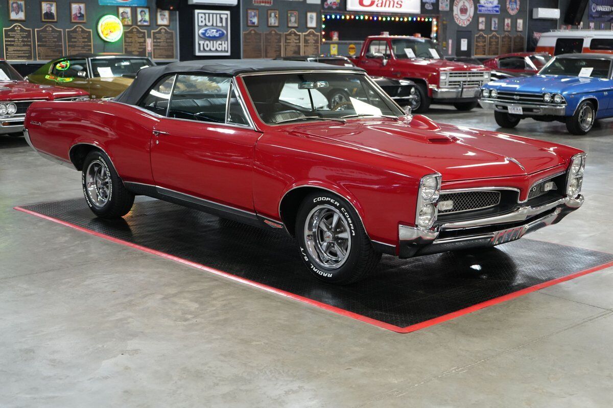 Pontiac-GTO-Convertible-Coupe-1967-Red-Black-0-16