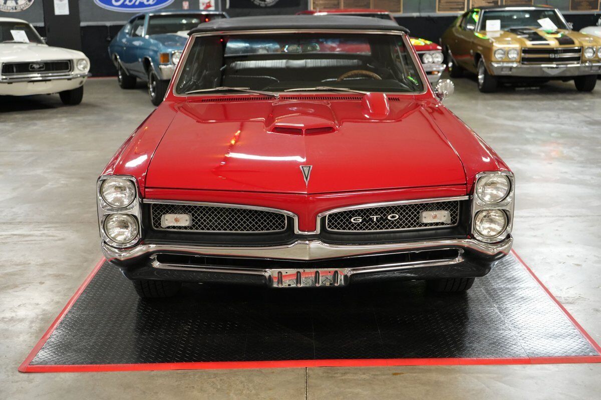 Pontiac-GTO-Convertible-Coupe-1967-Red-Black-0-17