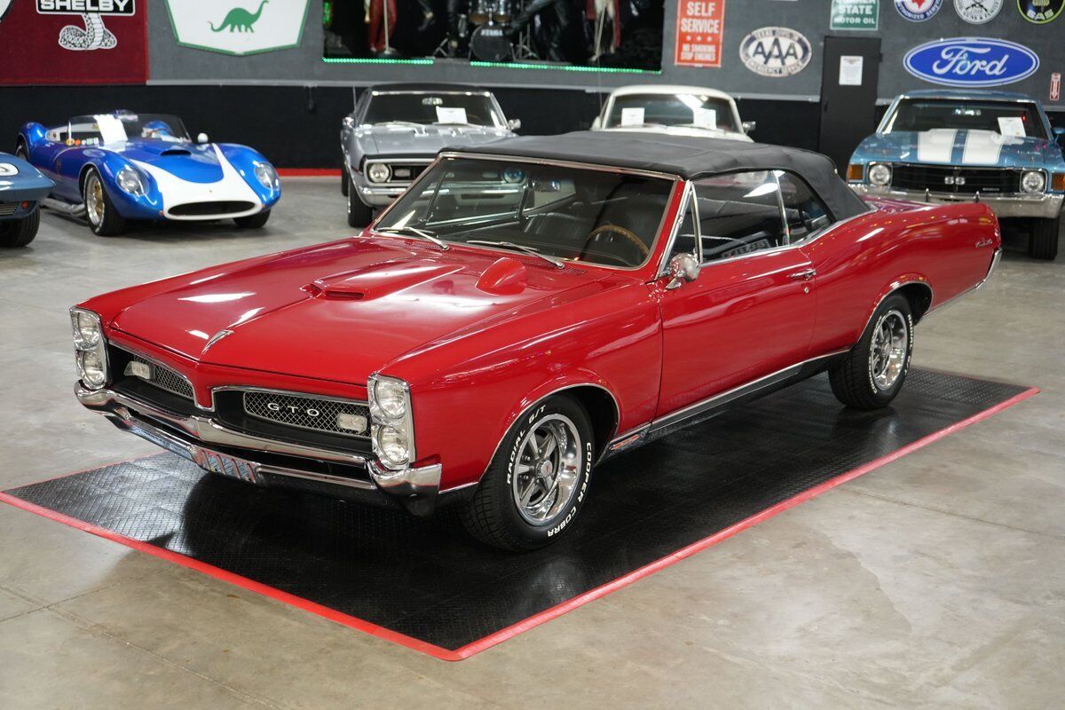 Pontiac-GTO-Convertible-Coupe-1967-Red-Black-0-18