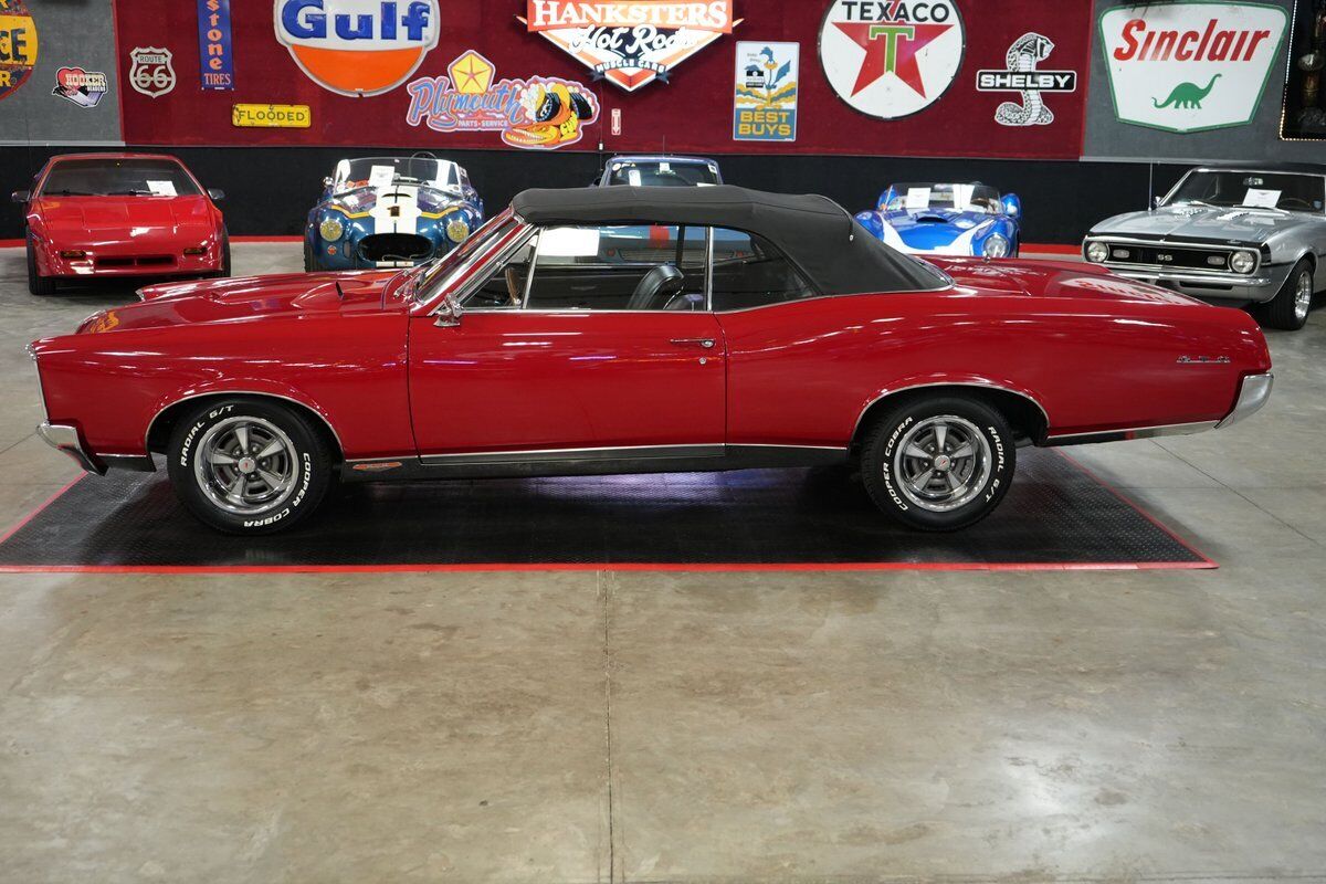 Pontiac-GTO-Convertible-Coupe-1967-Red-Black-0-19