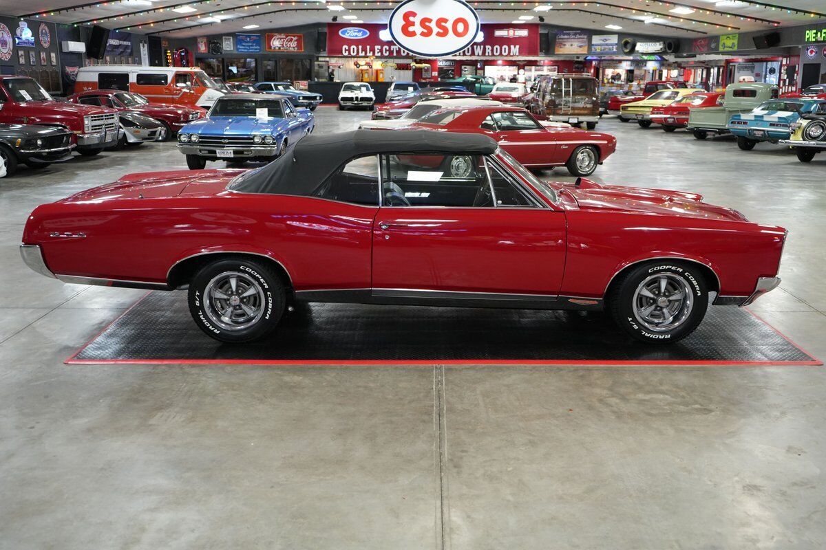 Pontiac-GTO-Convertible-Coupe-1967-Red-Black-0-23