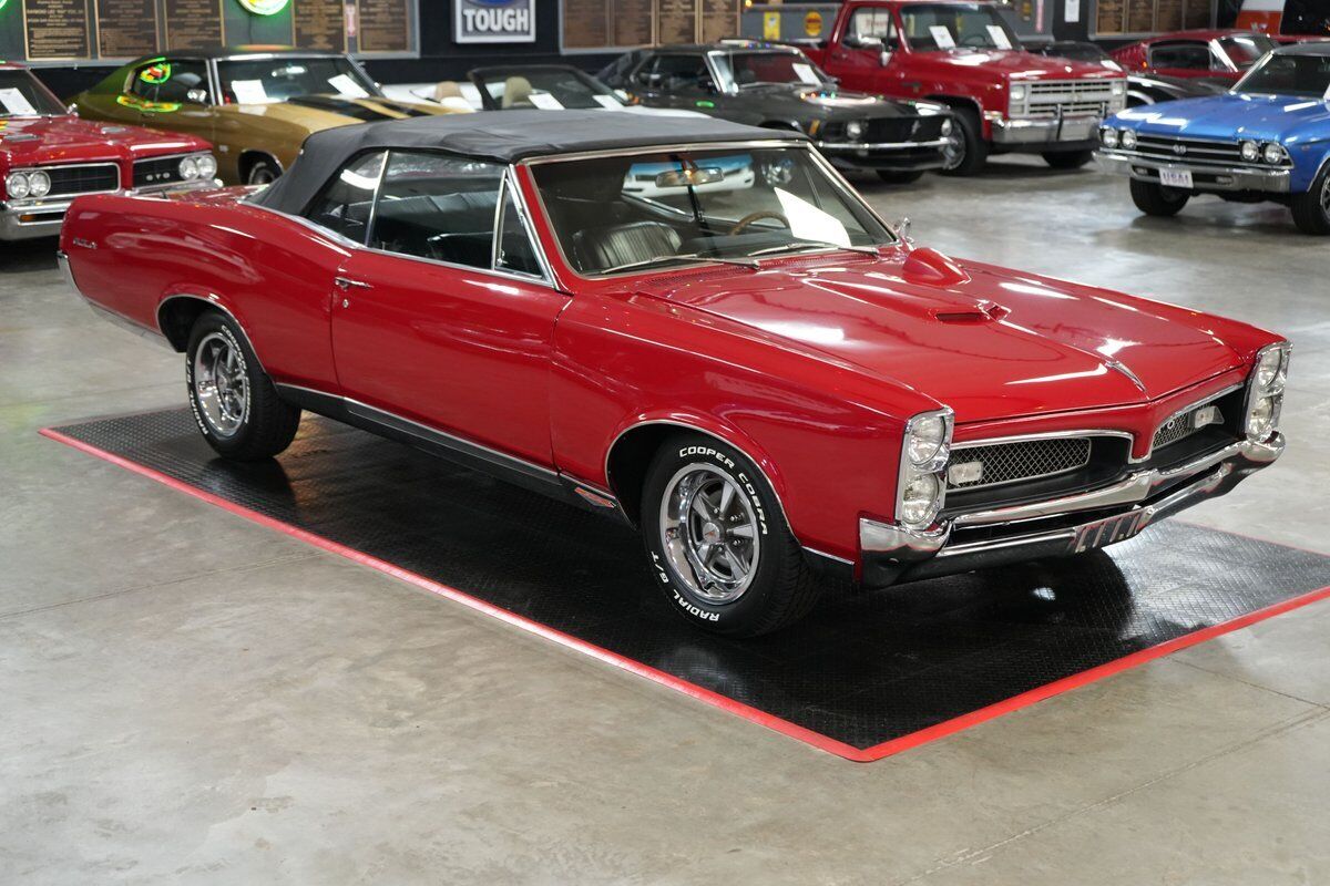 Pontiac-GTO-Convertible-Coupe-1967-Red-Black-0-24