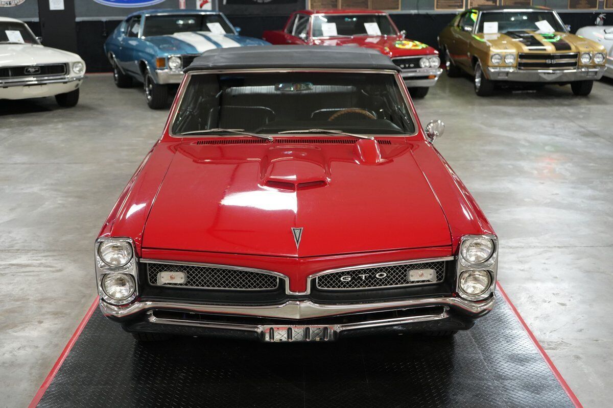 Pontiac-GTO-Convertible-Coupe-1967-Red-Black-0-25