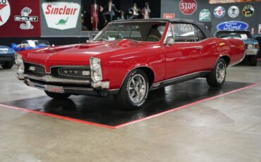 Pontiac-GTO-Convertible-Coupe-1967-Red-Black-0-26