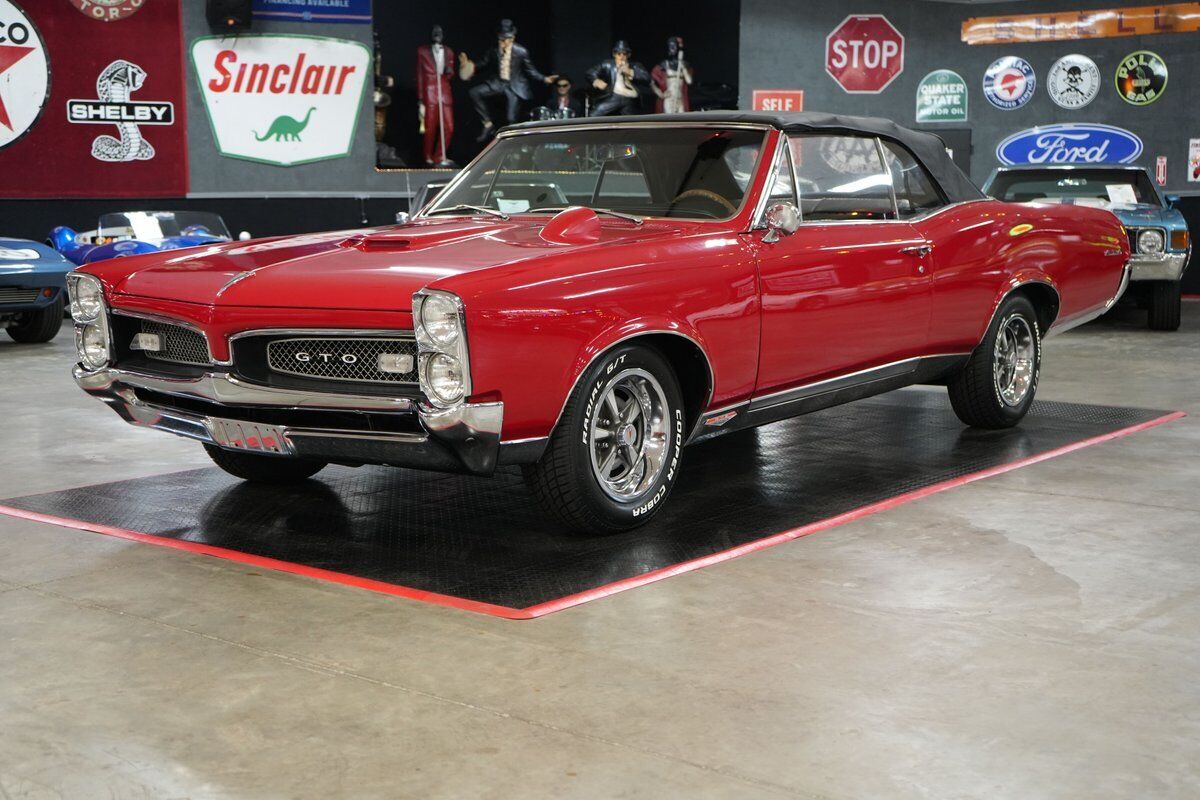 Pontiac-GTO-Convertible-Coupe-1967-Red-Black-0-26