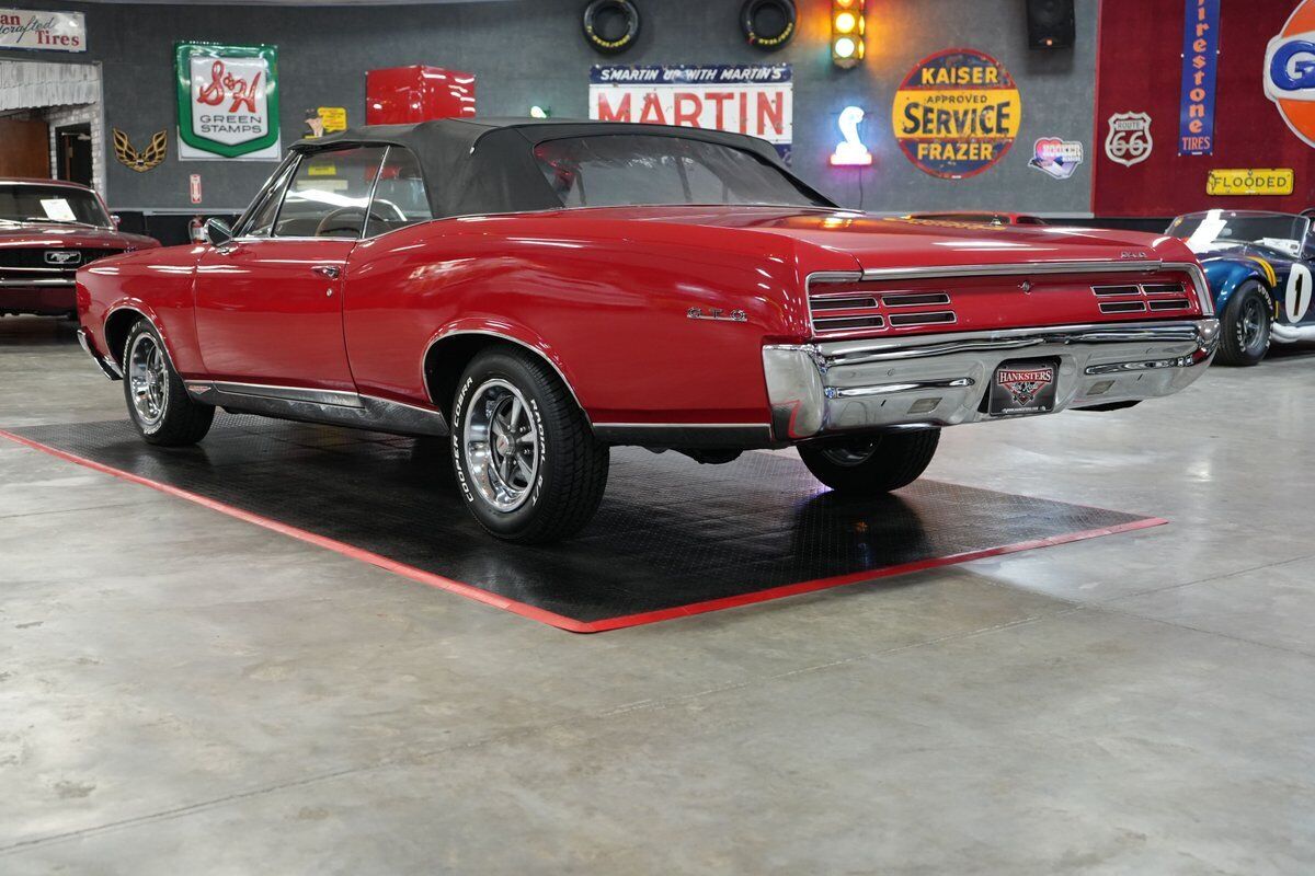 Pontiac-GTO-Convertible-Coupe-1967-Red-Black-0-28