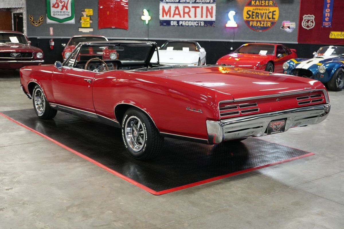 Pontiac-GTO-Convertible-Coupe-1967-Red-Black-0-3