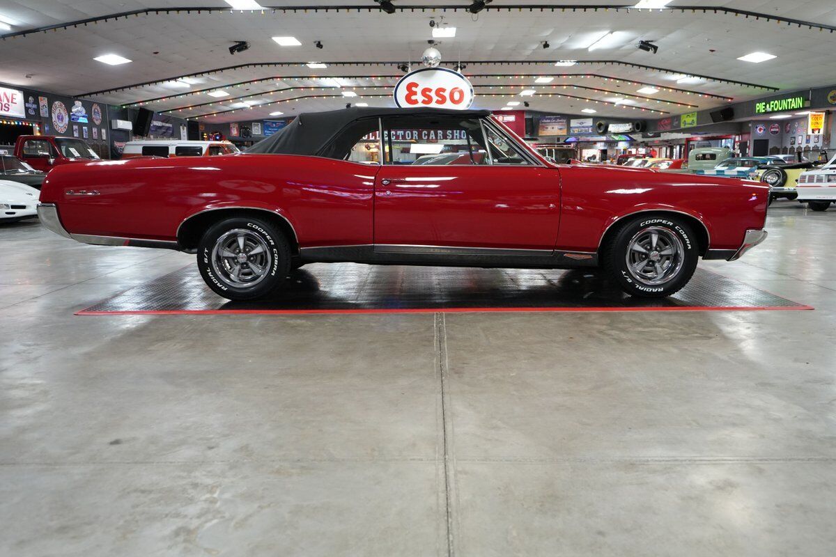 Pontiac-GTO-Convertible-Coupe-1967-Red-Black-0-31