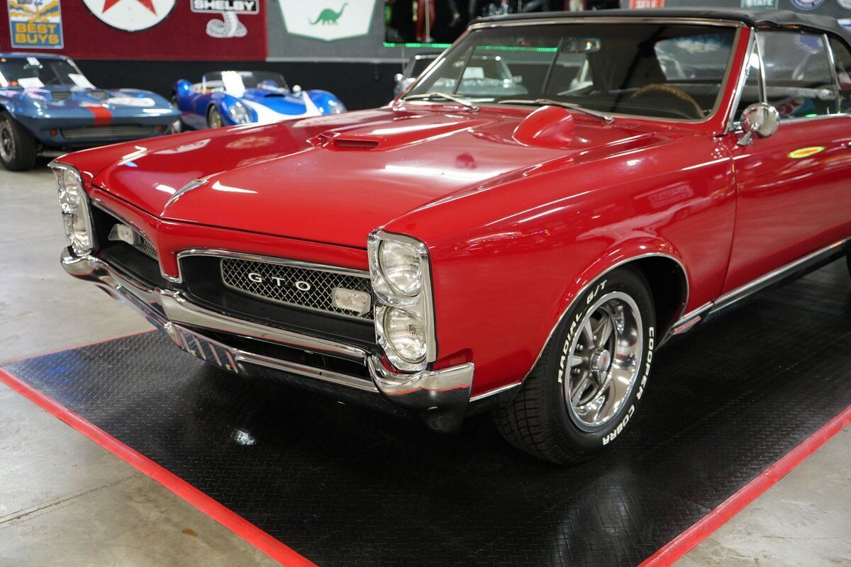 Pontiac-GTO-Convertible-Coupe-1967-Red-Black-0-34