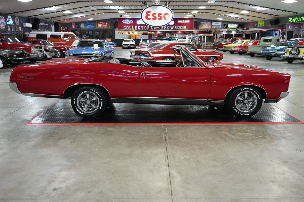 Pontiac-GTO-Convertible-Coupe-1967-Red-Black-0-6