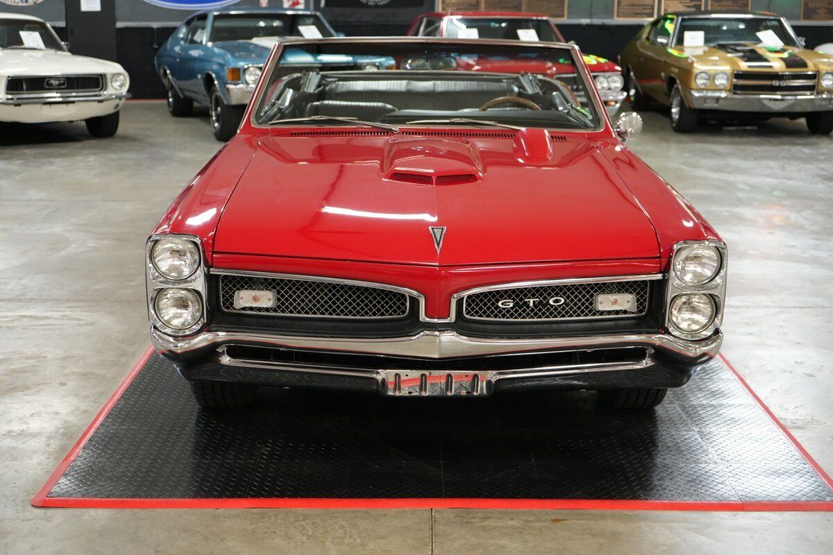 Pontiac-GTO-Convertible-Coupe-1967-Red-Black-0-8