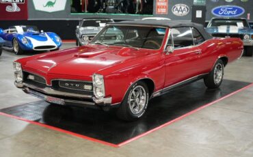 Pontiac-GTO-Convertible-Coupe-1967-Red-Black-0-9