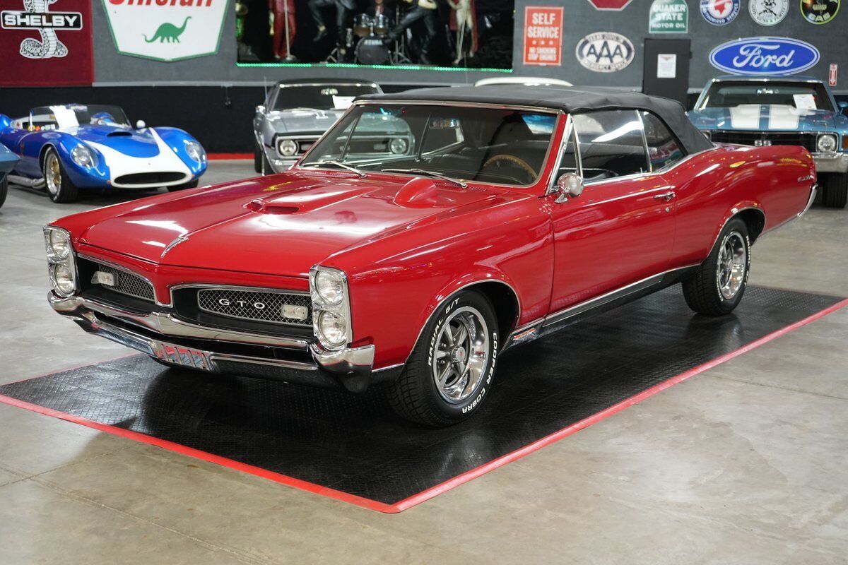 Pontiac-GTO-Convertible-Coupe-1967-Red-Black-0-9