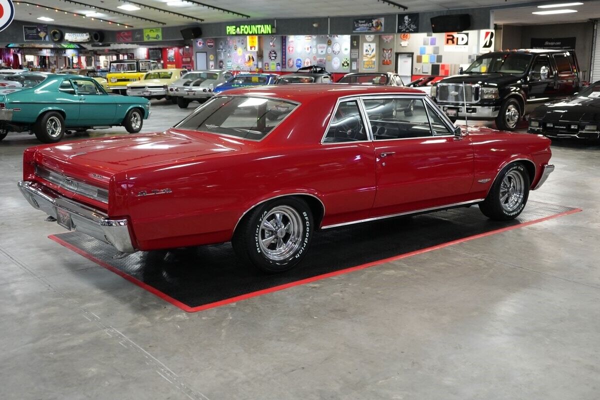 Pontiac-GTO-Coupe-1964-Red-Black-0-5