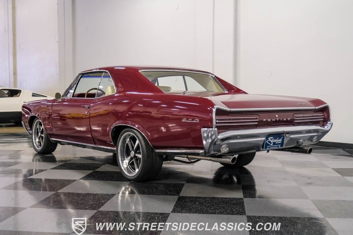 Pontiac-GTO-Coupe-1966-Burgundy-Parchment-128937-10