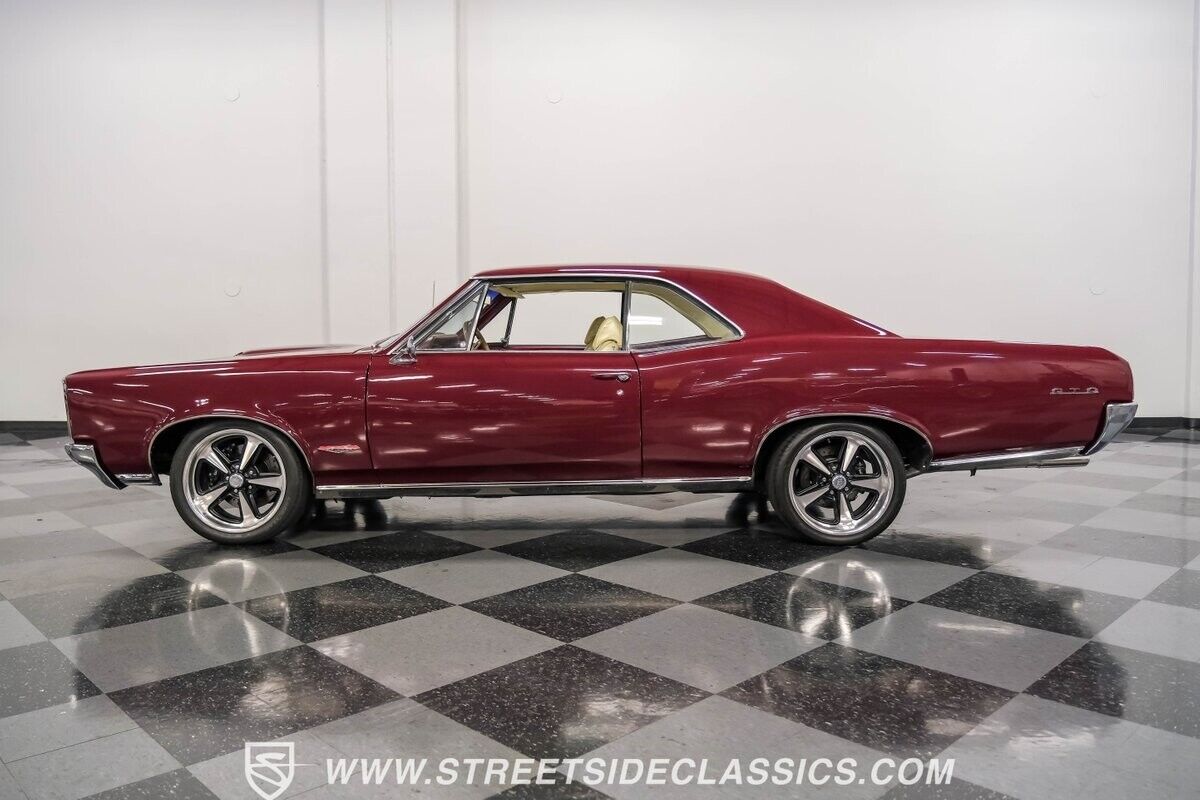 Pontiac-GTO-Coupe-1966-Burgundy-Parchment-128937-2