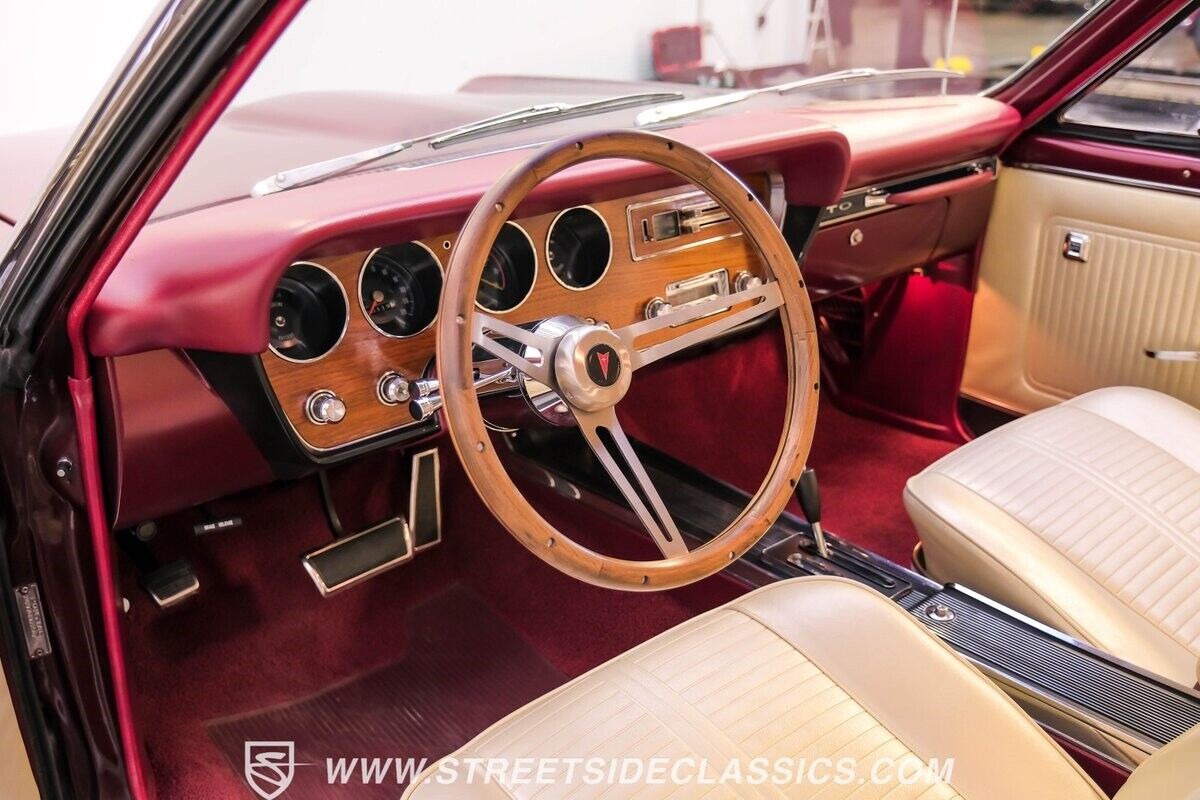 Pontiac-GTO-Coupe-1966-Burgundy-Parchment-128937-4