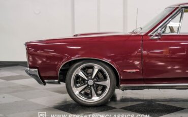 Pontiac-GTO-Coupe-1966-Burgundy-Parchment-128937-7