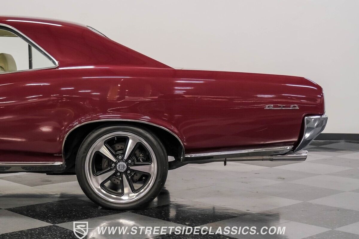 Pontiac-GTO-Coupe-1966-Burgundy-Parchment-128937-8