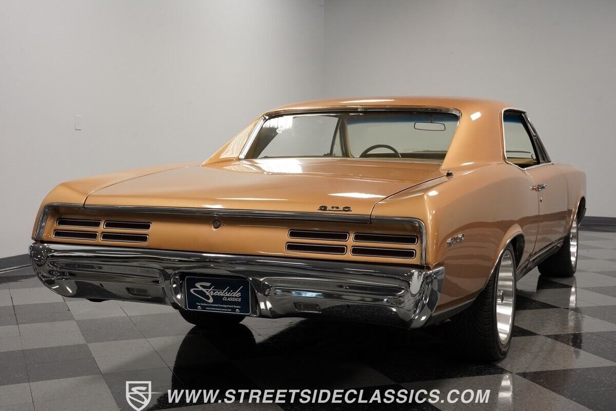 Pontiac-GTO-Coupe-1967-Champagne-Metallic-Gold-917-11