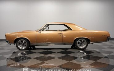 Pontiac-GTO-Coupe-1967-Champagne-Metallic-Gold-917-2