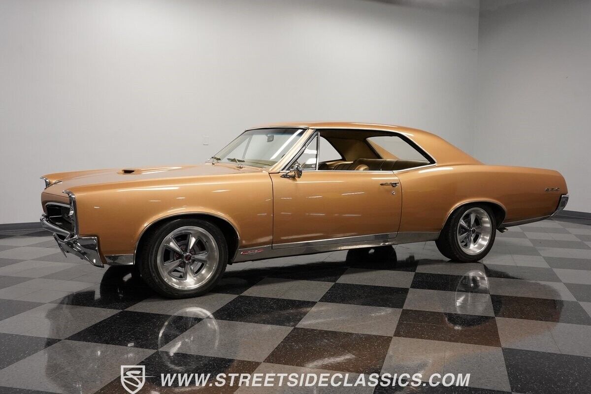 Pontiac-GTO-Coupe-1967-Champagne-Metallic-Gold-917-6