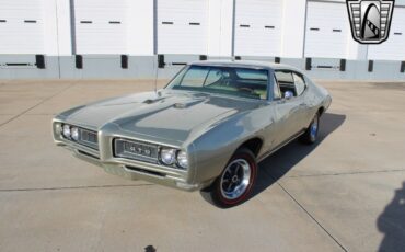 Pontiac-GTO-Coupe-1968-Gold-Gold-104720-2