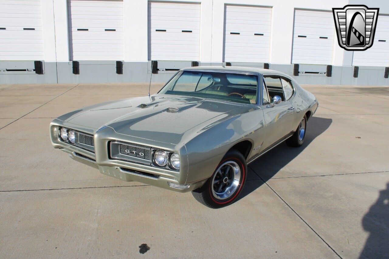 Pontiac-GTO-Coupe-1968-Gold-Gold-104720-2