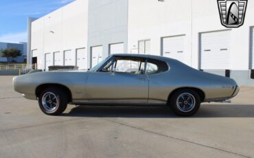 Pontiac-GTO-Coupe-1968-Gold-Gold-104720-3