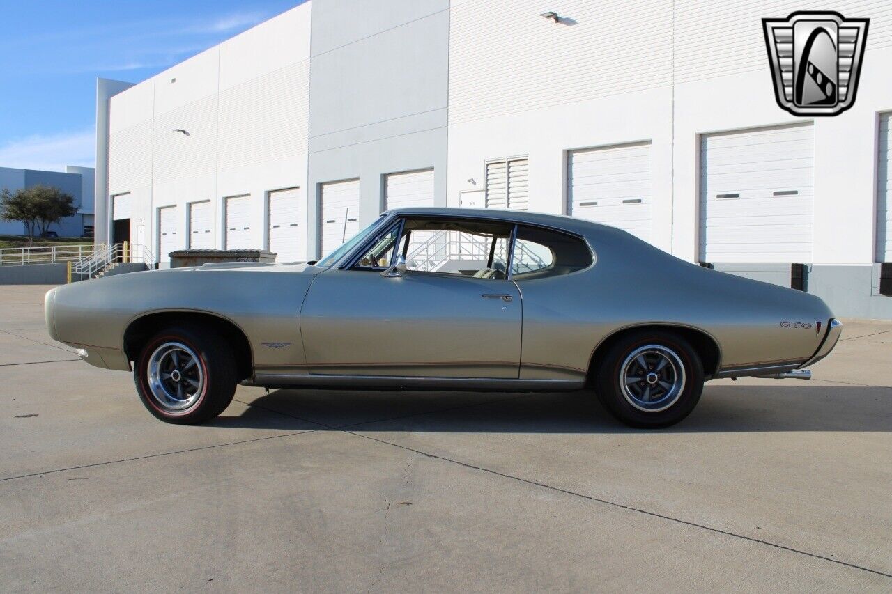 Pontiac-GTO-Coupe-1968-Gold-Gold-104720-3