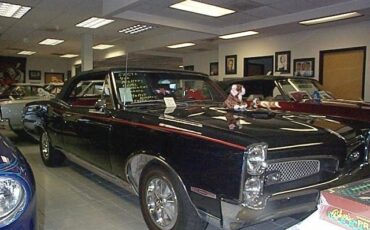 Pontiac-GTO-Royal-Bobcat-Cabriolet-1967-Black-Red-135716-2