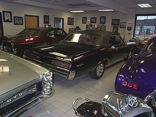 Pontiac-GTO-Royal-Bobcat-Cabriolet-1967-Black-Red-135716-3