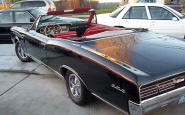 Pontiac-GTO-Royal-Bobcat-Cabriolet-1967-Black-Red-135716-38