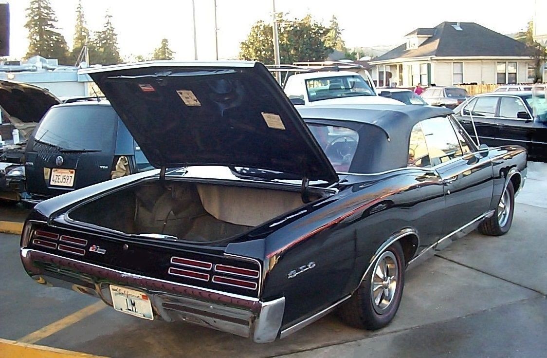 Pontiac-GTO-Royal-Bobcat-Cabriolet-1967-Black-Red-135716-39