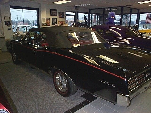 Pontiac-GTO-Royal-Bobcat-Cabriolet-1967-Black-Red-135716-4